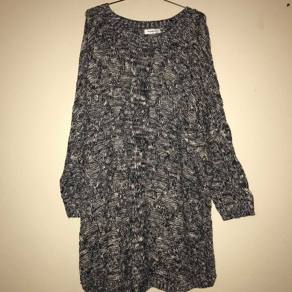 white and blue shirt - Picture 1 of 1